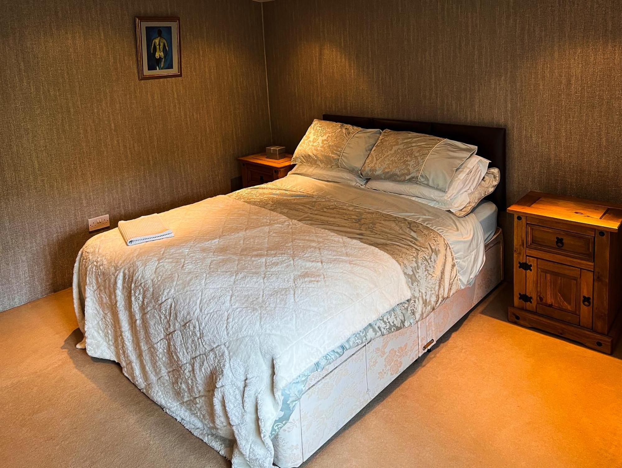 New Hall, Holiday home Elland